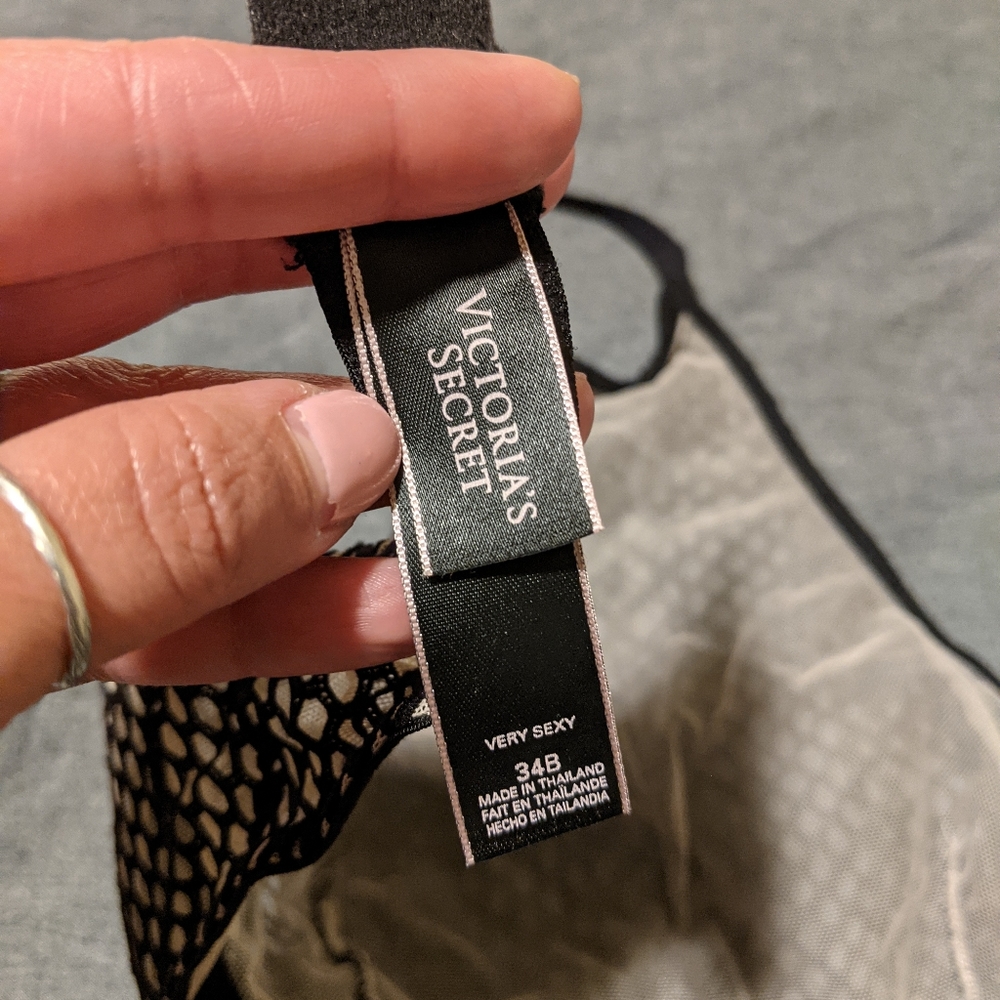 Victoria's secret black bralette - Picture 5 of 6